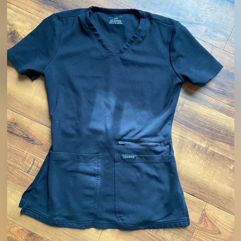 Jaanuu Scrub Top